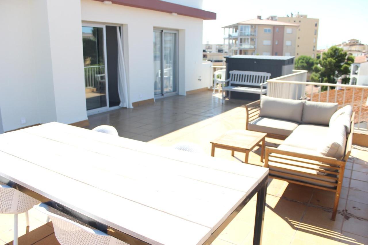 Beautiful Loft, Huge Sunny Terrace, View Over The Beach And Sea Rosas Exterior foto