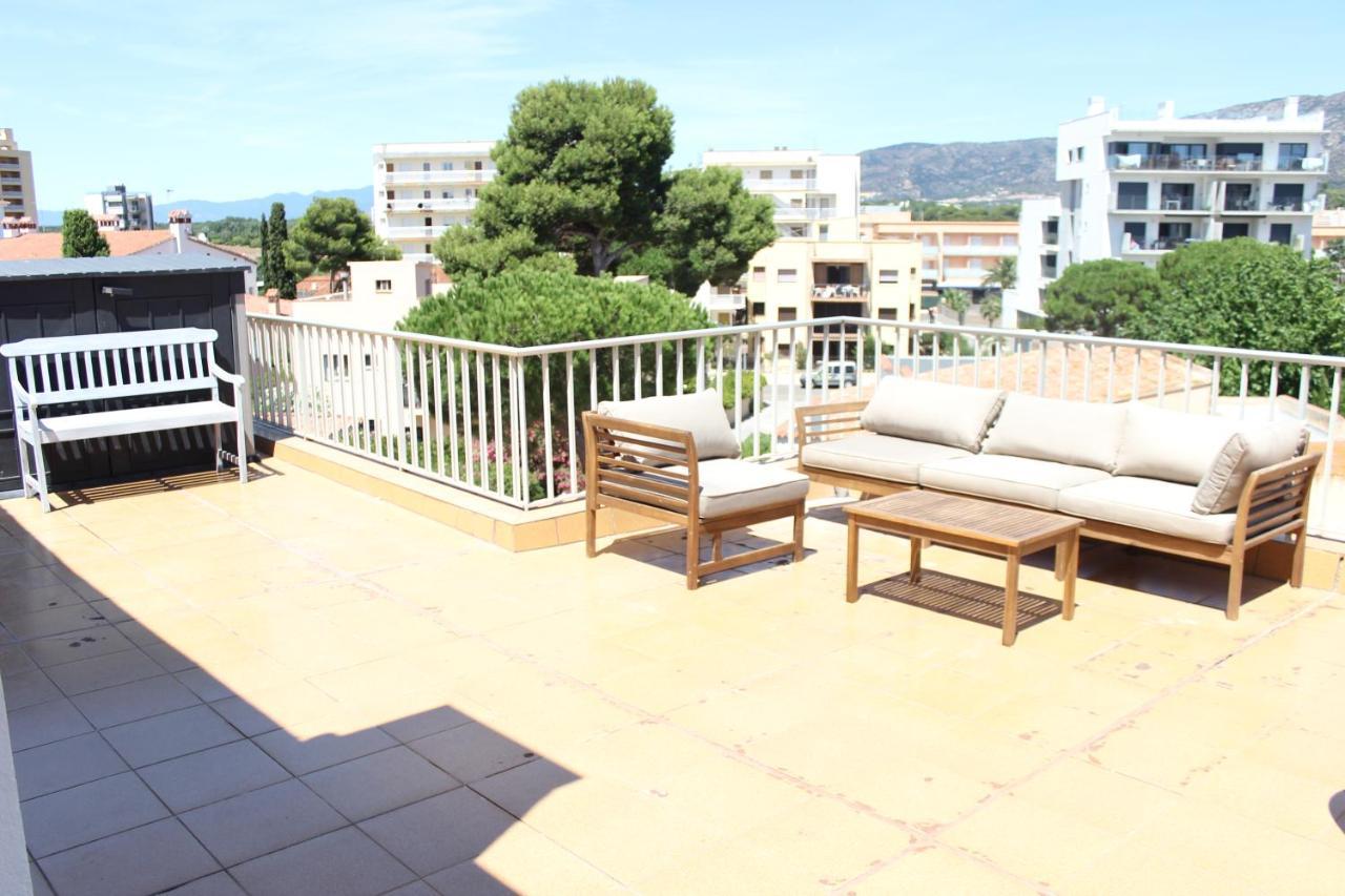 Beautiful Loft, Huge Sunny Terrace, View Over The Beach And Sea Rosas Exterior foto